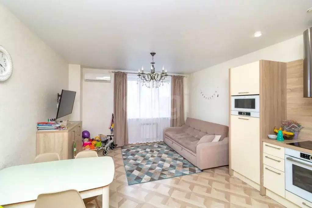 2-к кв. Тюменская область, Тюмень ул. Муравленко, 10 (67.9 м) - Фото 1