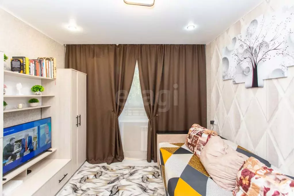 2-к кв. Тюменская область, Тобольск 4-й мкр, 18 (43.8 м) - Фото 1