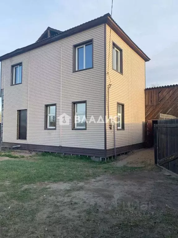 Дом в Бурятия, Улан-Удэ Сельскохозяйственная ул., 15 (200 м) - Фото 1