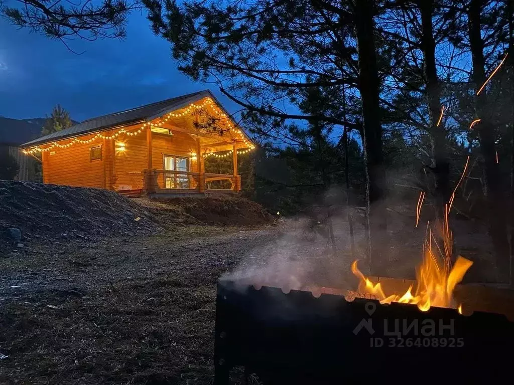 Дом в Алтай, Чемальский район, Элекмонарское с/пос, с. Элекмонар ул. ... - Фото 1