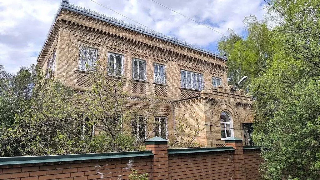 Дом 335,5 м на участке 9,8 сот. - Фото 1