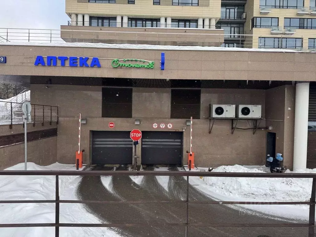 Гараж в Москва Новоясеневский просп., 9 (12 м) - Фото 1
