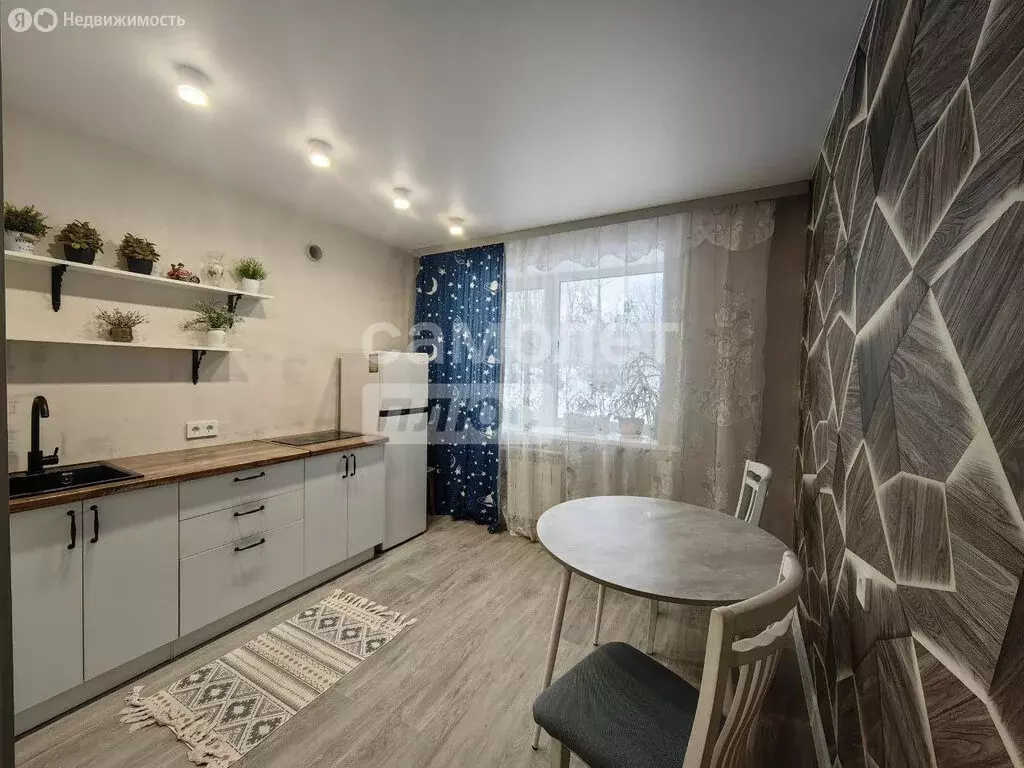 3-комнатная квартира: Чигири, Комсомольская улица, 4 (72.4 м) - Фото 1