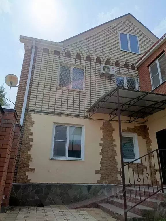 Дом в Калмыкия, Элиста ул. 28-й Армии, 33 (240 м) - Фото 0