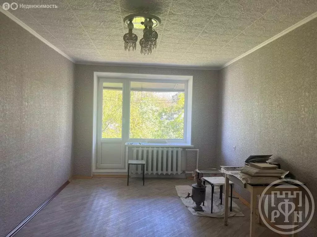 3-комнатная квартира: Петергоф, улица Дашкевича, 6 (58 м) - Фото 0