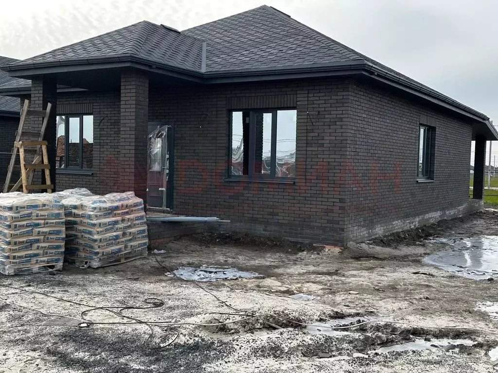 Дом в Ростовская область, Неклиновский район, с. Новобессергеневка  ... - Фото 1