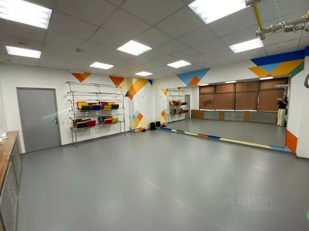 Помещение свободного назначения в Татарстан, Набережные Челны просп. ... - Фото 1