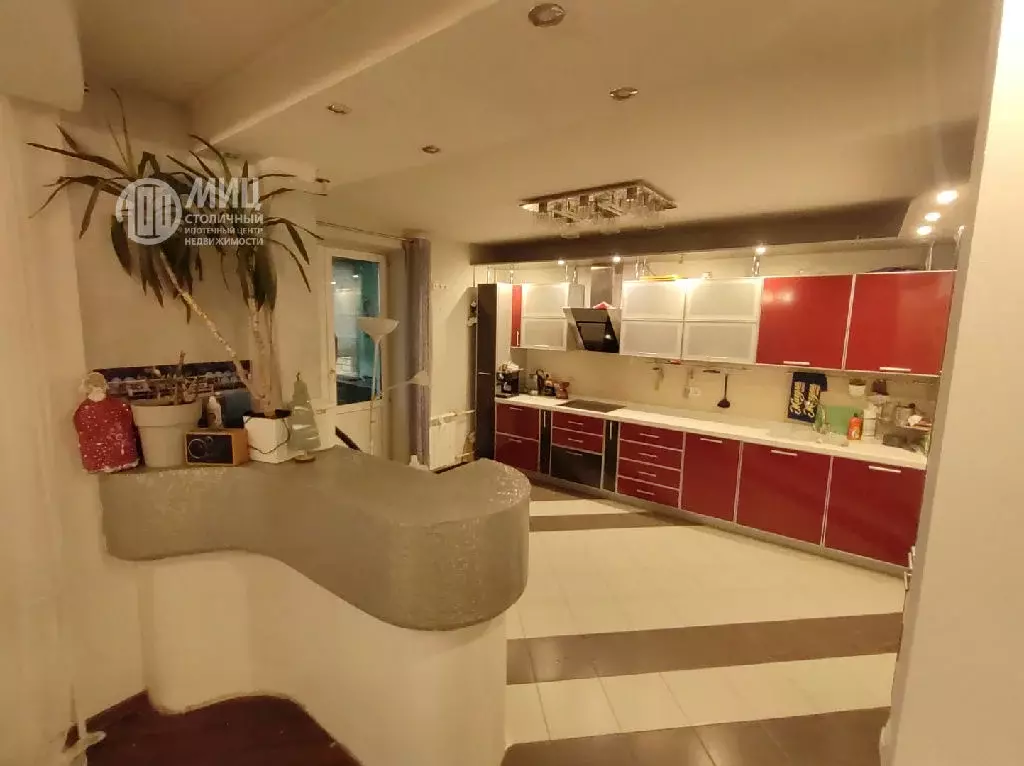 Продается 4-комнатная квартира - Фото 1