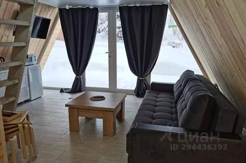 Дом в Кемеровская область, Таштагольский район, Шерегешское городское ... - Фото 1