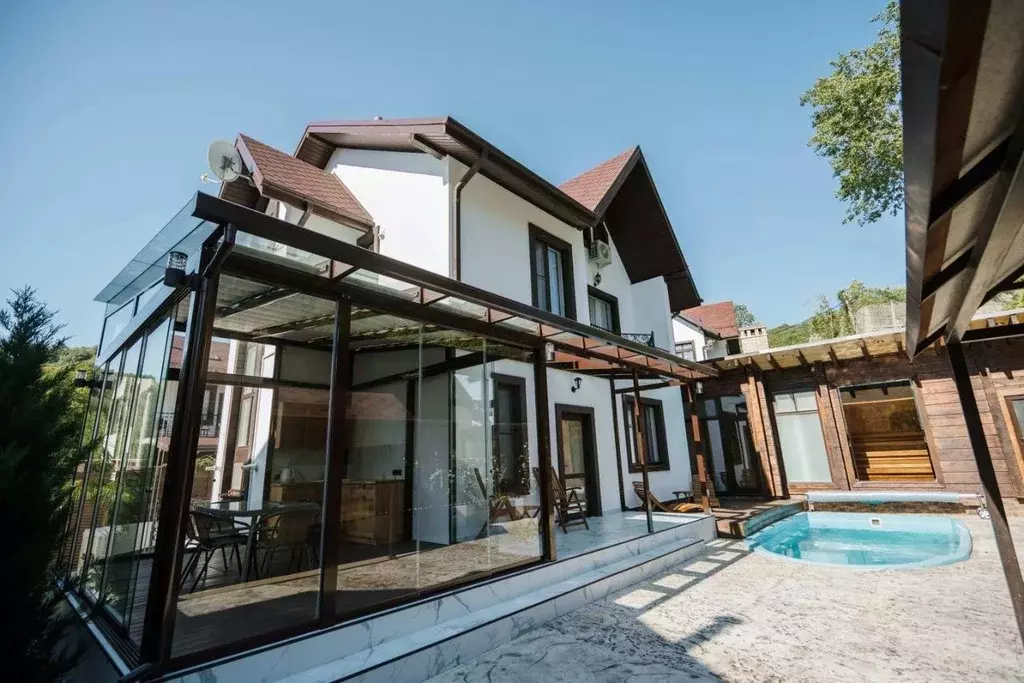 Дом в Краснодарский край, Сочи Красная Поляна пгт,  (300 м) - Фото 1