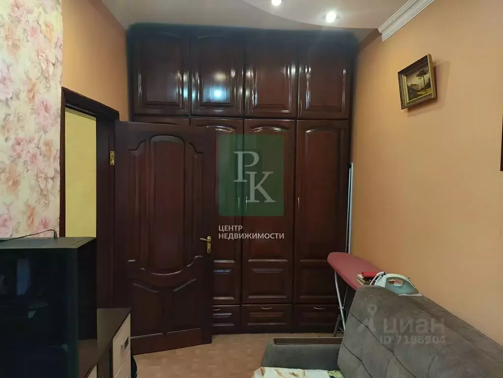 2-к кв. Севастополь, Севастополь, Инкерман г. ул. Малиновского, 32 . - Фото 1
