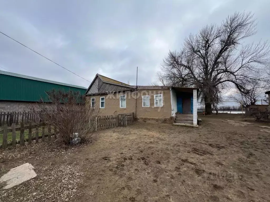 Дом в Астраханская область, Володарский район, с. Новый Рычан ... - Фото 0