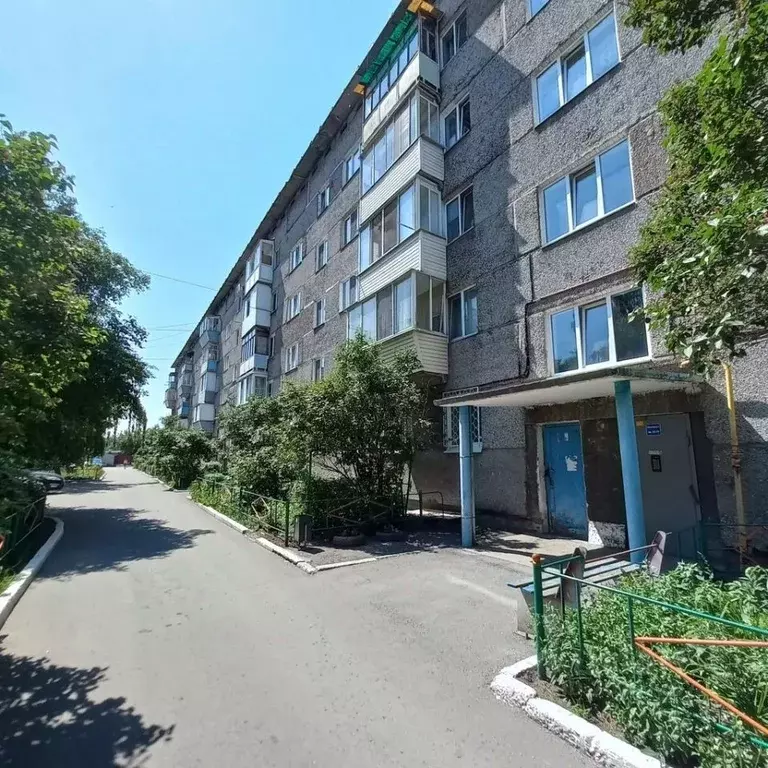 3-к кв. Омская область, Омск Привокзальный мкр, ул. Карбышева, 27а . - Фото 0