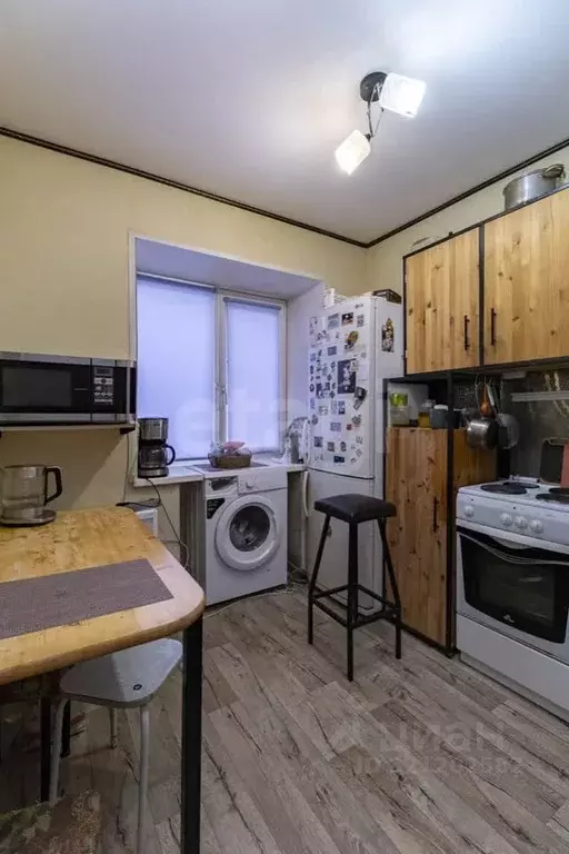 2-к кв. Тюменская область, Тюмень ул. 50 лет Октября, 47 (42.0 м) - Фото 0