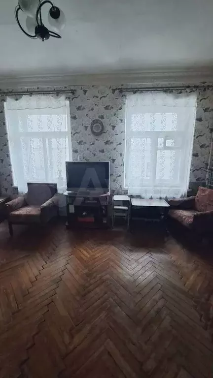 Комната 17,2 м в 6-к., 2/4 эт. - Фото 0
