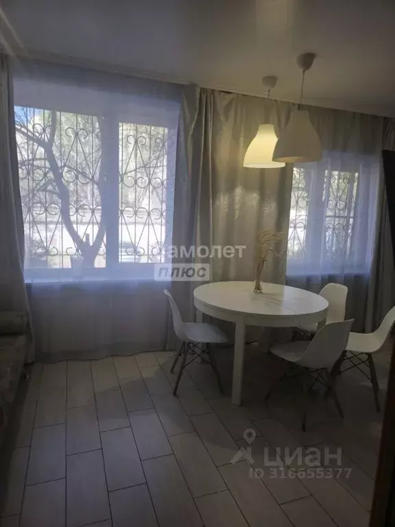3-к кв. Астраханская область, Астрахань ул. Ахшарумова, 1 (104.5 м) - Фото 1