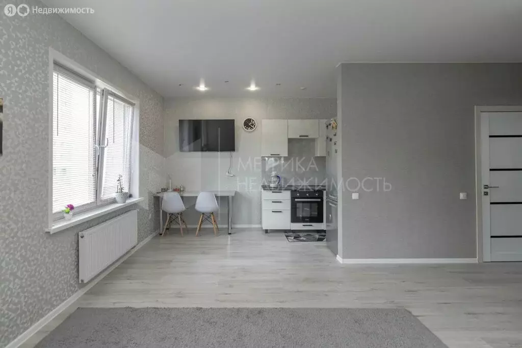 2-комнатная квартира: Тюмень, Героев Сталинградской битвы, 11 (60 м) - Фото 1