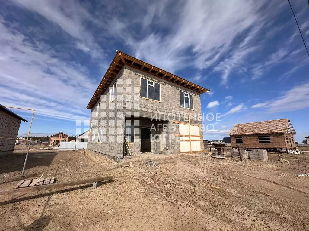 Дом в Ханты-Мансийский АО, Ханты-Мансийск ул. Индустриальная (218 м) - Фото 1