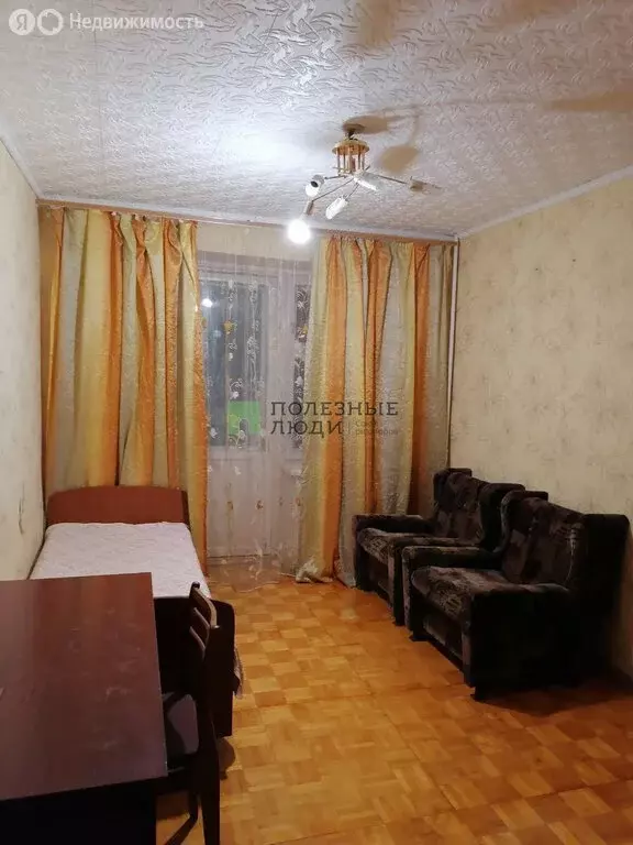 3-комнатная квартира: Ижевск, улица имени Репина, 1 (60 м) - Фото 0