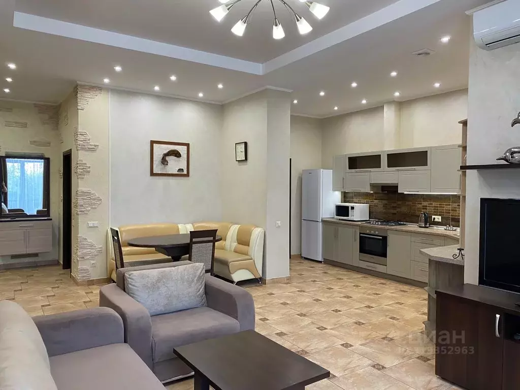2-к кв. Севастополь ул. Степаняна, 10Б (85.0 м) - Фото 1
