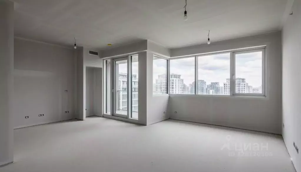 3-к кв. Ярославская область, Ярославль просп. Фрунзе, 83 (86.78 м) - Фото 1