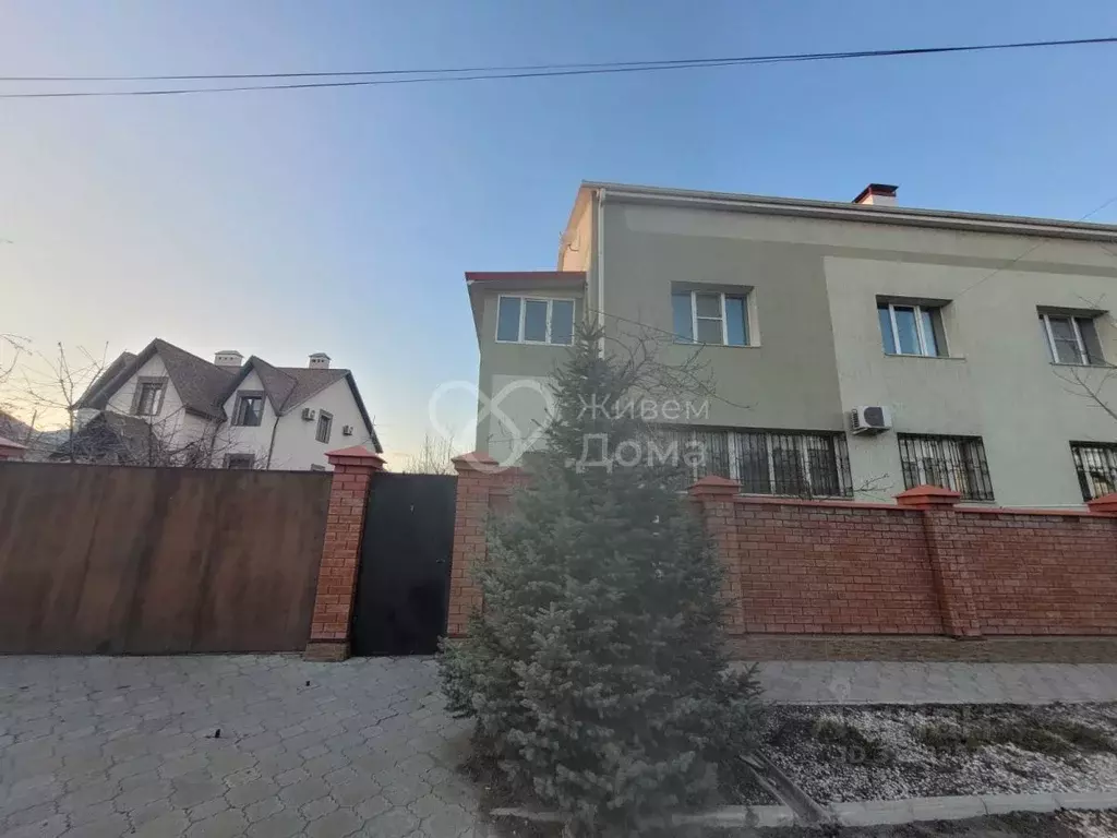 Дом в Волгоградская область, Волгоград Двинская ул. (548 м) - Фото 1