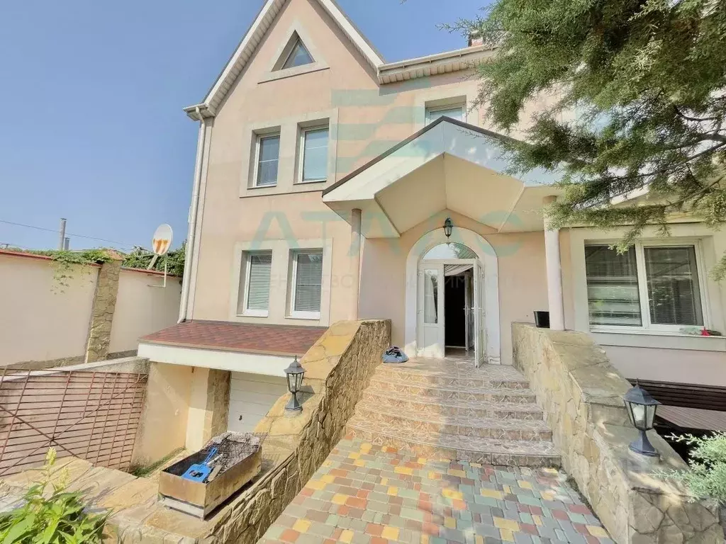 Дом в Крым, Симферополь ул. Зенитная, 34 (500 м) - Фото 1