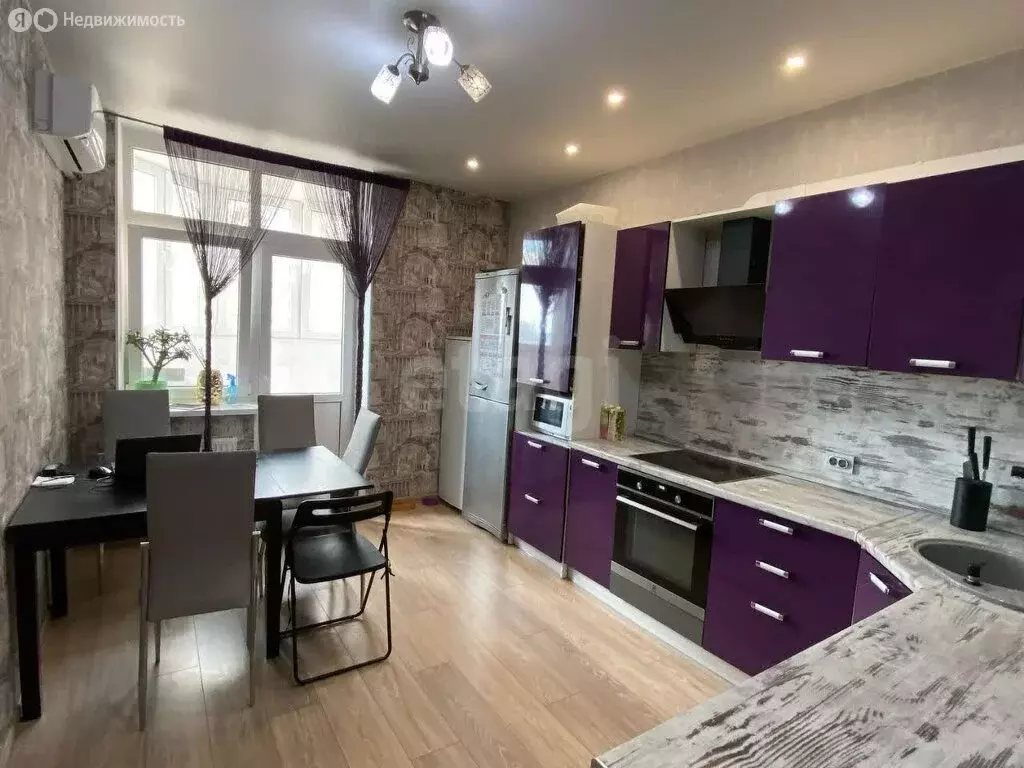 3-комнатная квартира: Краснодар, улица им. Героя Яцкова И.В., 9к1 ... - Фото 0