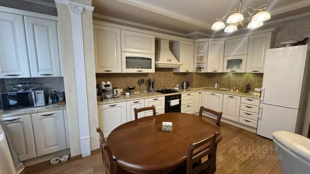 3-к кв. Крым, Симферополь ул. Тренева, 21 (100.0 м) - Фото 1