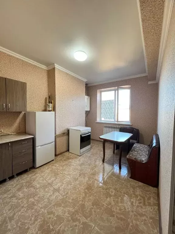 2-к кв. Кабардино-Балкария, Нальчик ул. Толстого, 180А (70.0 м) - Фото 0