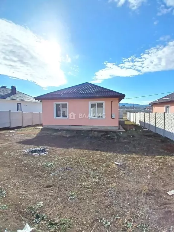 Дом в Крым, Симферопольский район, Добровское с/пос, с. Заречное ул. ... - Фото 2