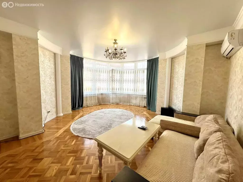 3-комнатная квартира: Махачкала, улица Устарбекова, 6 (100 м) - Фото 2