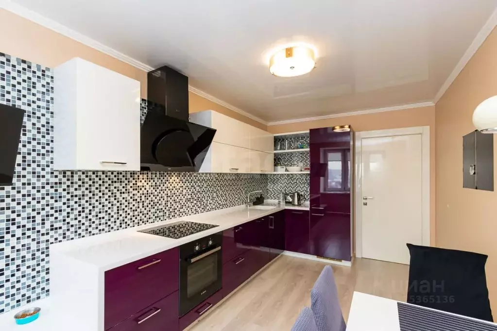 2-к кв. Тюменская область, Тюмень ул. Самарцева, 3 (64.3 м) - Фото 1