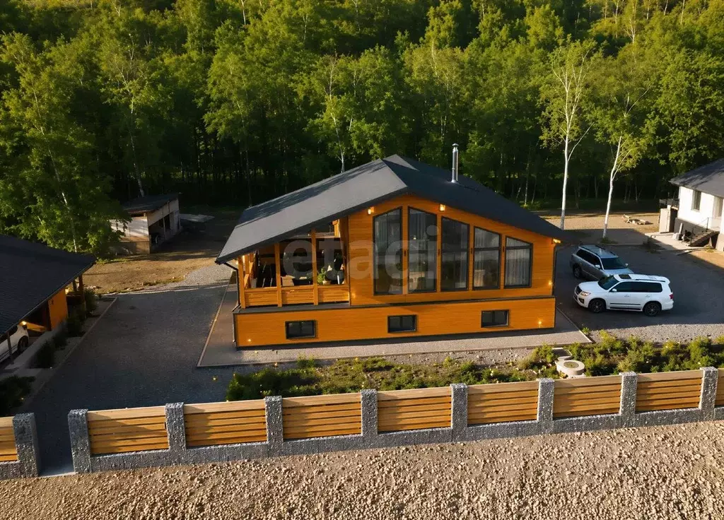 Дом в Камчатский край, Елизово проезд Туристический, 18 (408 м) - Фото 1