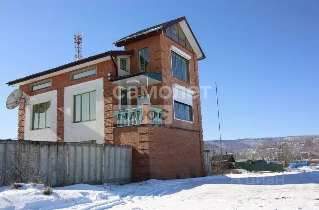 Дом в Иркутская область, Слюдянка ул. 40 лет Октября (278 м) - Фото 1