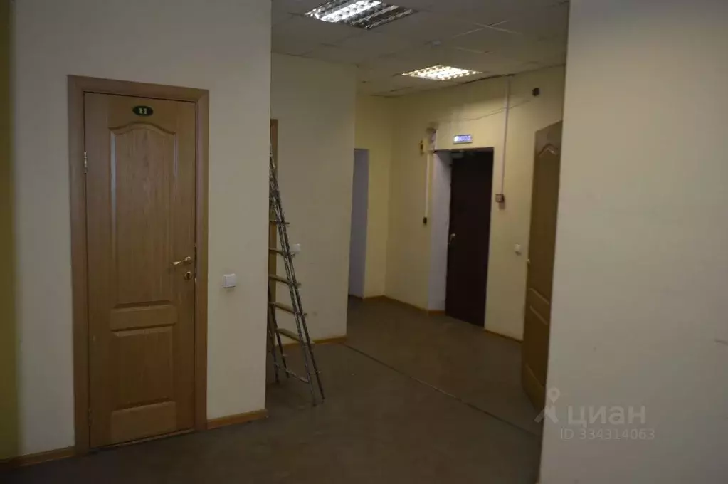 Помещение свободного назначения в Новгородская область, Боровичи наб. ... - Фото 1