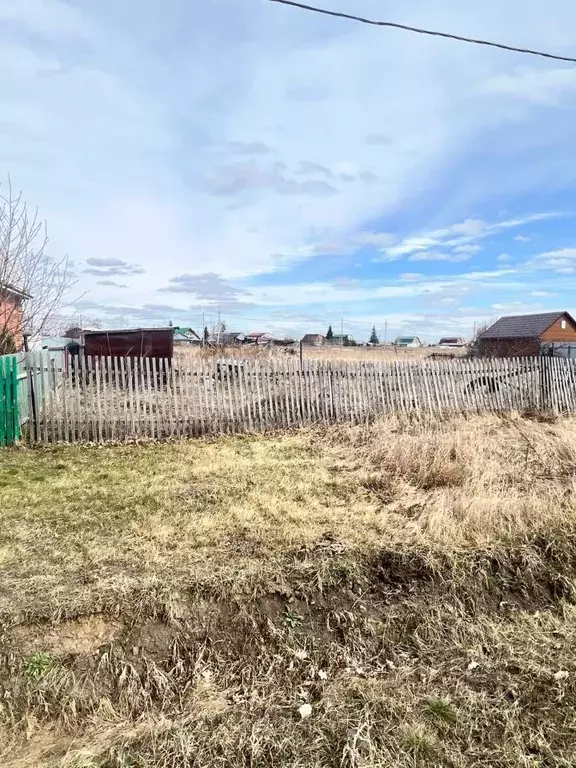 Участок в Омская область, Любинский район, Красный Яр рп Советская ул. ... - Фото 0