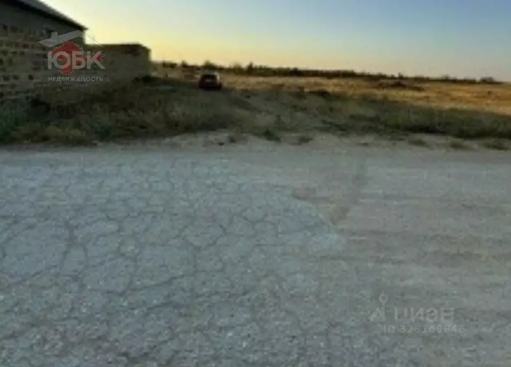 Участок в Крым, Сакский район, Охотниковское с/пос, с. Карьерное  ... - Фото 2