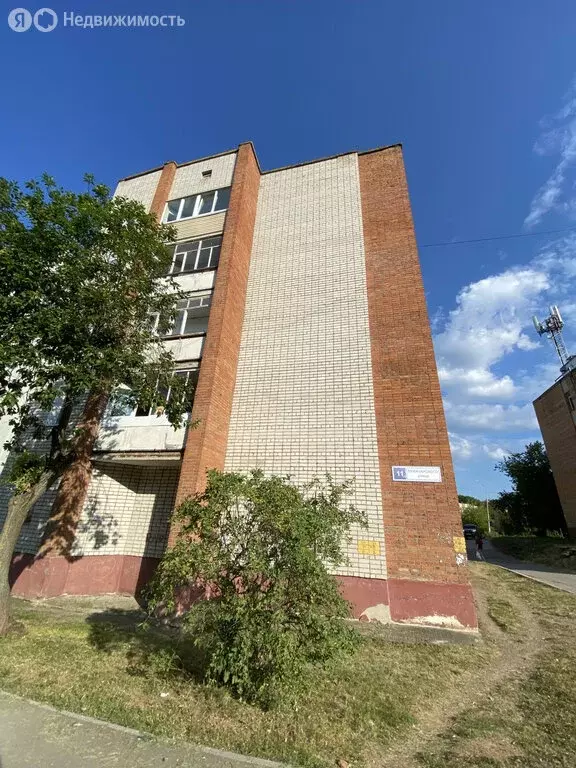 3-комнатная квартира: Кирово-Чепецк, улица Луначарского, 11к1 (65 м) - Фото 0