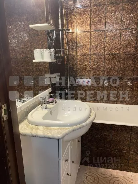 3-к кв. Новосибирская область, Новосибирск ул. Кошурникова, 39 (59.9 ... - Фото 0