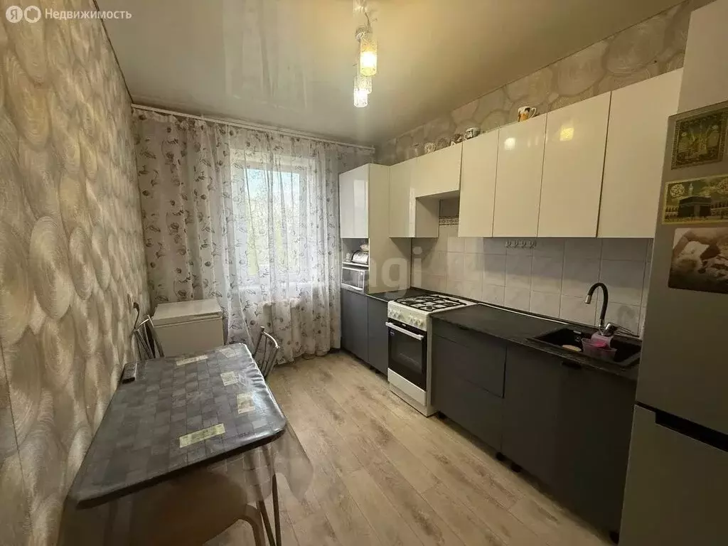 3-комнатная квартира: Стерлитамак, Южная улица, 18 (66.6 м) - Фото 0