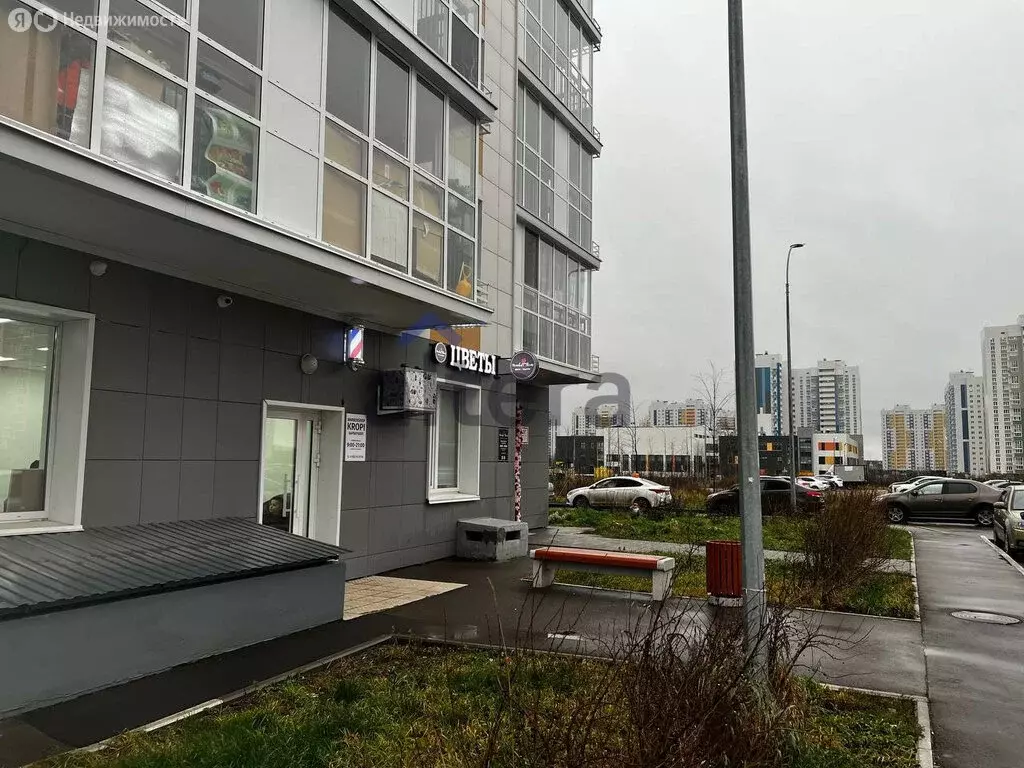 3-комнатная квартира: Казань, проспект Ильгама Шакирова, 19 (80 м) - Фото 1