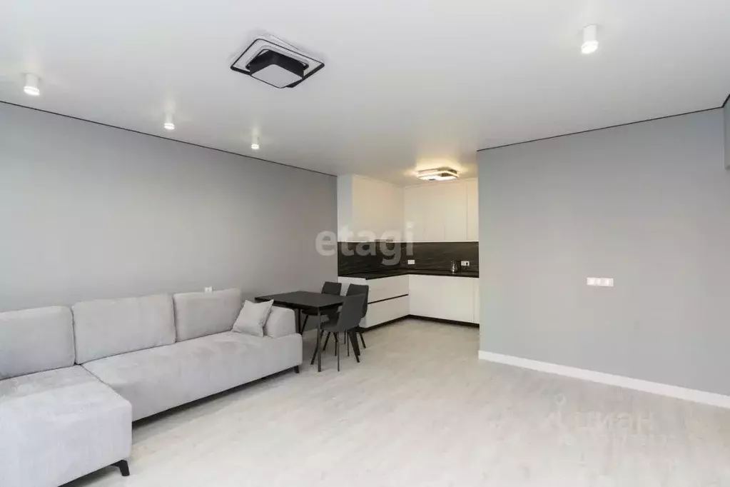 2-к кв. Тюменская область, Тюмень ул. Николая Федорова, 28 (79.7 м) - Фото 1