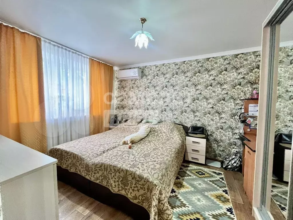 Комната 25,6 м в 2-к., 1/3 эт. - Фото 0