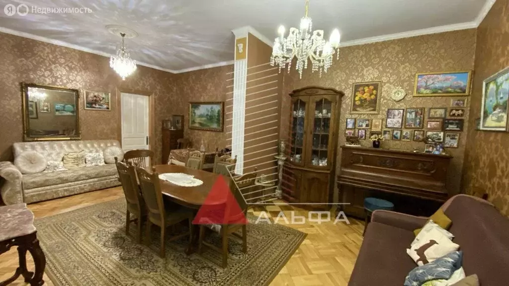 Дом в Евпатория, улица Гагарина (220.5 м) - Фото 1