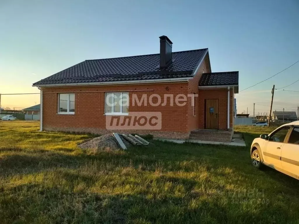 Дом в Калмыкия, Целинный район, с. Троицкое ул. Мучкаева (108 м) - Фото 2