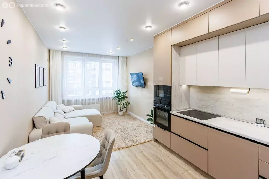 2-комнатная квартира: деревня Патрушева, улица Петра Ершова, 14 (65 м) - Фото 1