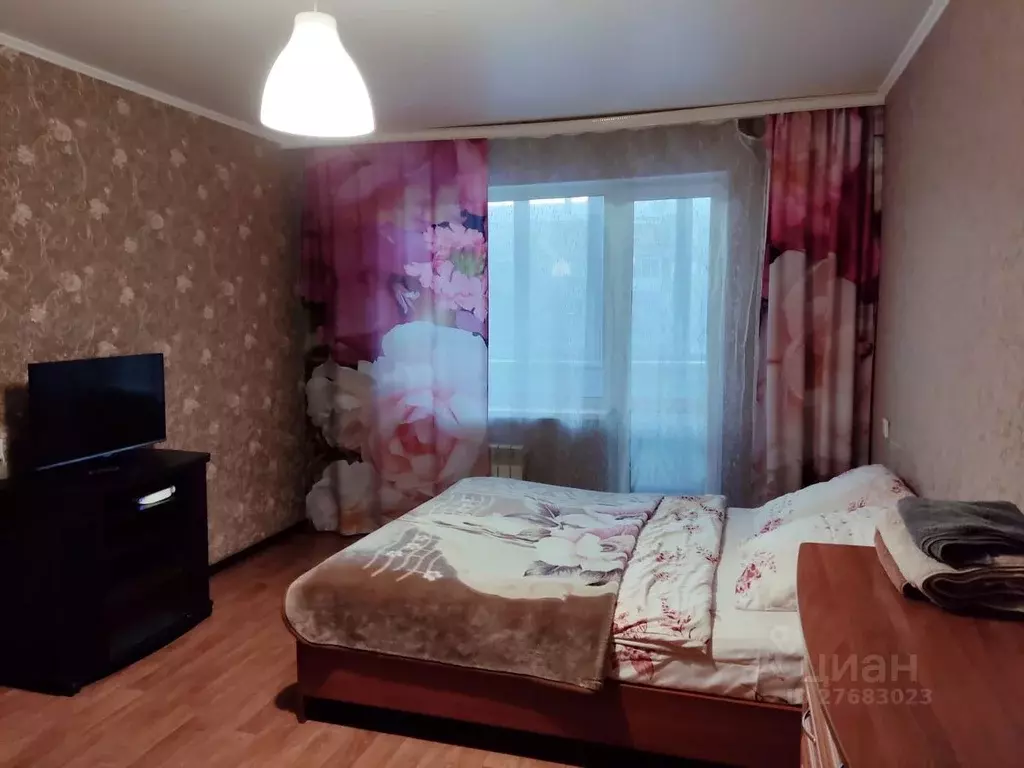 1-к кв. Омская область, Омск просп. Комарова, 5 (39.0 м) - Фото 0