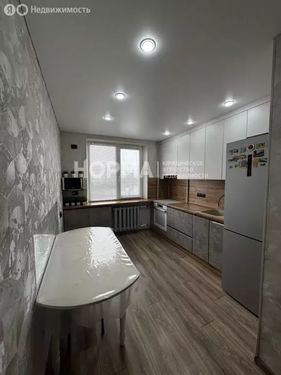 4-комнатная квартира: Октябрьский, 24-й микрорайон, 14/15 (69.8 м) - Фото 1