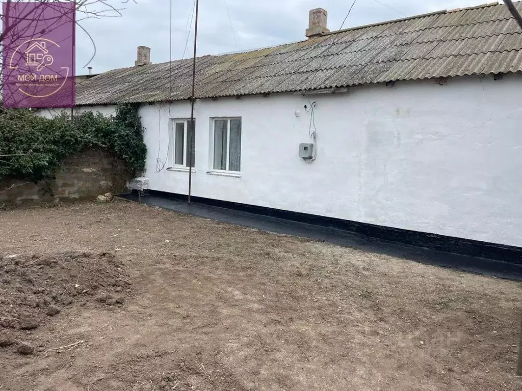 Дом в Крым, Черноморский район, Далековское с/пос, с. Зоряное ул. ... - Фото 1